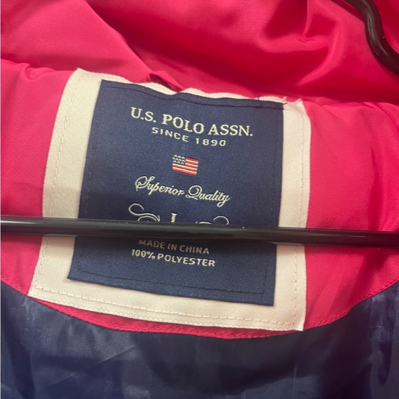 In good condition U.S. Polo Assn. Vest puffer with hoodie Large - Picture 3 of 3